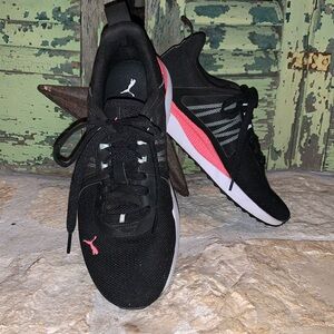 Ladies Puma Athletic Shoes Size 8.5